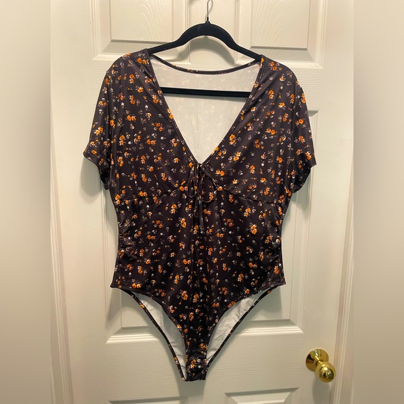 SHEIN Tops - NEW SHEIN Floral V-Neck Bodysuit - Black and Orange